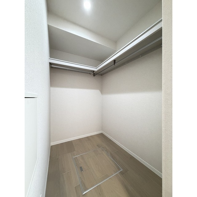 収納　奥行きのあるウォークインクローゼット♪