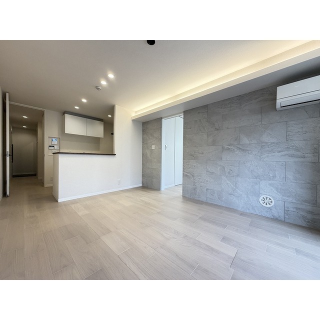 居室・リビング　１２．４帖の広々としたリビングです♪