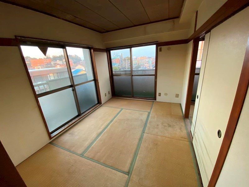 居室・リビング　２面採光の和室