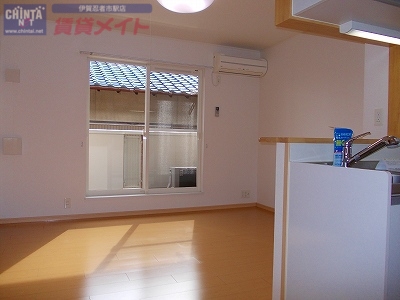 居室・リビング　同型参考写真