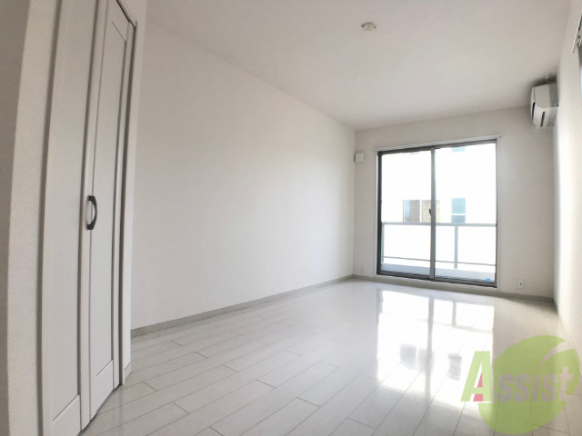 居室・リビング　陽の光が差し込む明るいお部屋は気持がいいですね。