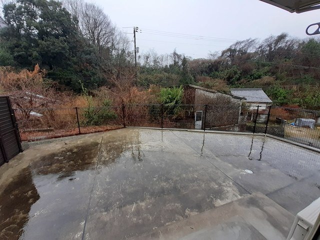 バルコニー　バルコニーからの眺めを楽しみながら食事をしませんか