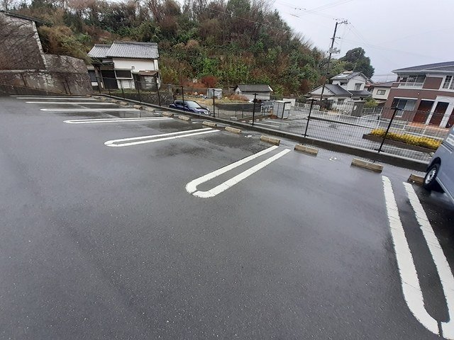 駐車場　車をお持ちの方に嬉しい駐車場付きの物件です