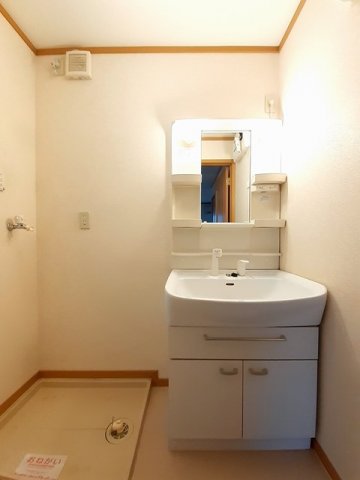 洗面設備　スペースが確保できる洗面所です