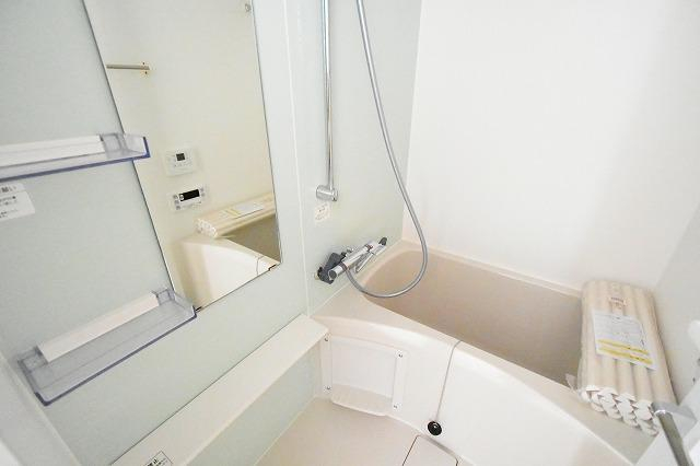 バス・シャワールーム　浴室乾燥機付きです☆