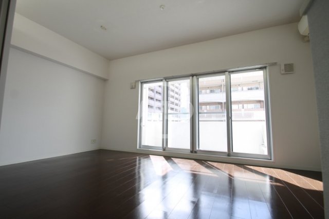 居室・リビング　ベルフェリーク天満橋（旧名：アーバネックス天満橋）　開放的な