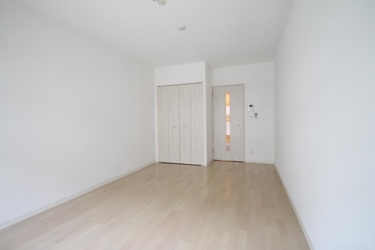 居室・リビング　洋室9.3帖と広々としております