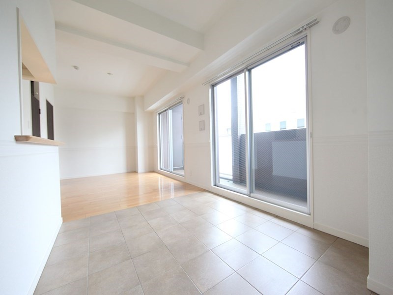 バルコニー　ＬＤＫ13.3帖　カウンターキッチン　南面バルコニー