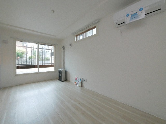 居室・リビング　白を基調にしたオシャレなお部屋☆