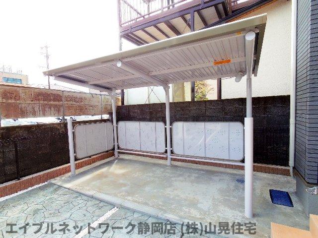 建物外観　駐輪場