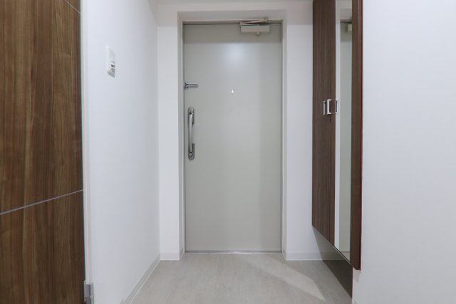 玄関　※同じタイプの間取りの参考写真です※