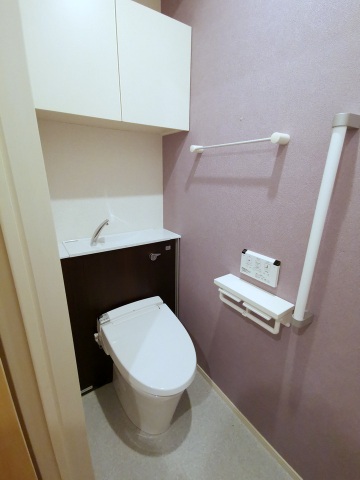 トイレ　温水洗浄暖房便座付き