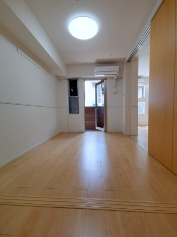 その他部屋・スペース　南向き２面彩光で明るい洋室