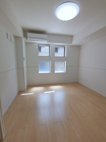 居室・リビング　南向きで明るいリビング