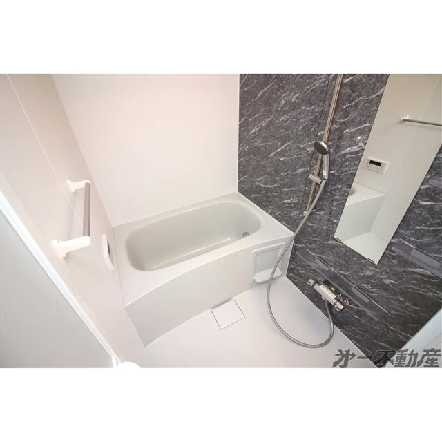 バス・シャワールーム　バスルーム