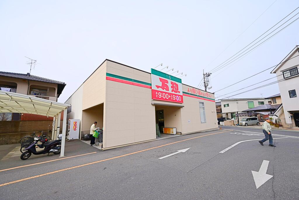 スーパー　万惣海田店（スーパー）まで425m