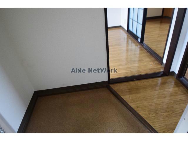 玄関　同物件他号室の写真です