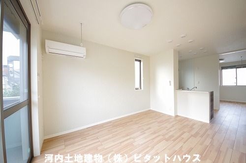 居室・リビング　ＬＤＫ１０．５帖※反転室内