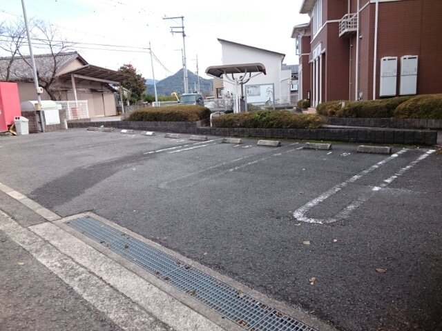 駐車場　駐車場に車を止められます