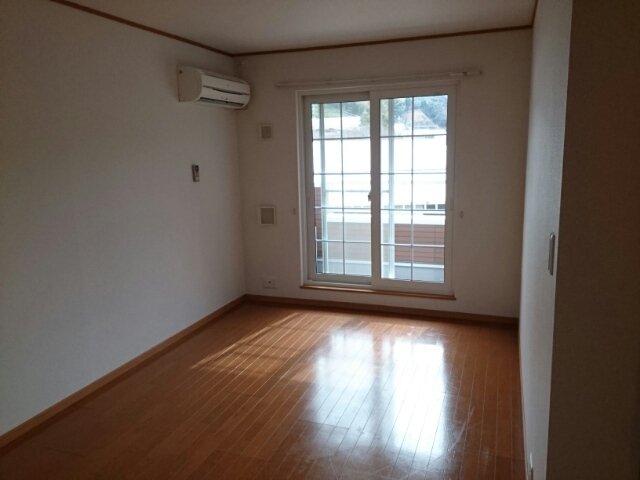 居室・リビング　こちらのリビングで趣味の時間をお楽しみください