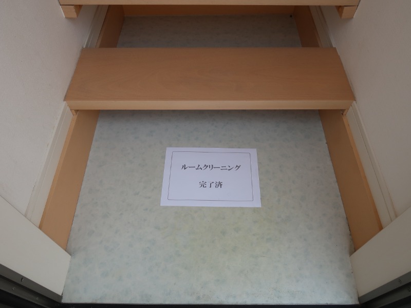 玄関　※別号室の写真となります。