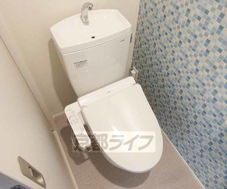 トイレ　勿論ウォシュレット付き