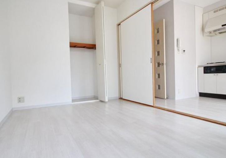 居室・リビング　別部屋の写真を使用しております。