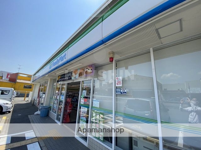 コンビニ　ファミリーマート（コンビニ）まで633m
