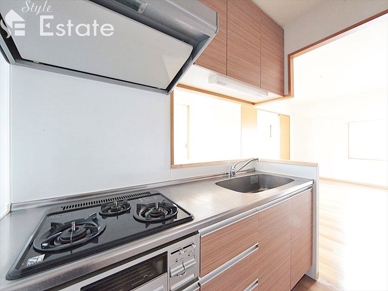 キッチン　システムキッチン　3口コンロ