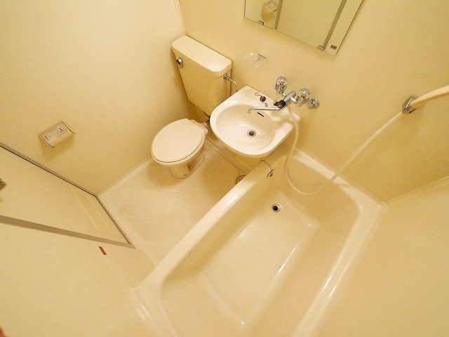 バス・シャワールーム　ゆったり過ごせるお風呂です