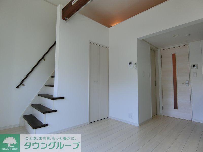 居室・リビング　白が基調の明るい室内！