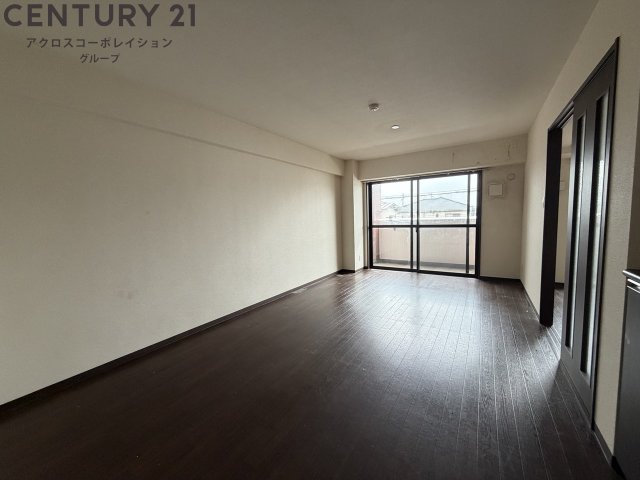 居室・リビング　カウンターキッチン付きのリビングです。