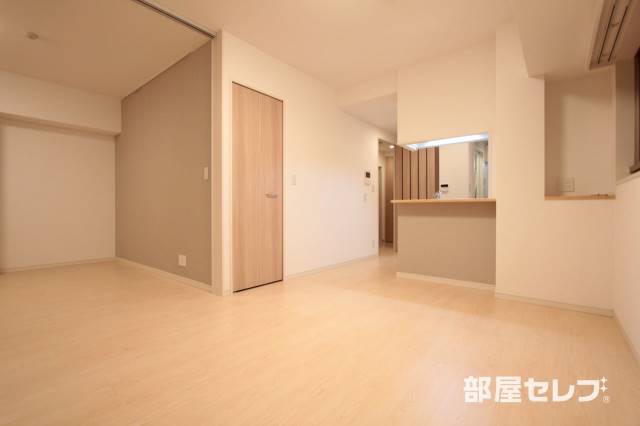 居室・リビング　広く使えるお部屋です