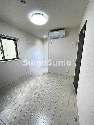 その他部屋・スペース　広くて明るい寝室