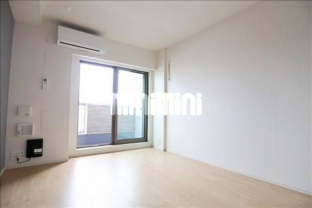 居室・リビング　玄関スペースです