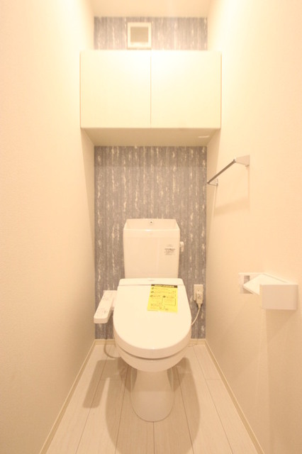 トイレ　Ｂ２０２　温水洗浄暖房便座