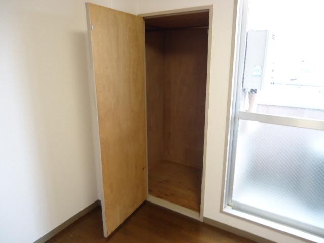 収納　しっかり収納もついています、ロングコートもラクラク収納