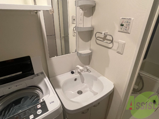 洗面設備　洗面台は独立洗面台です。朝の準備もバッチリです。