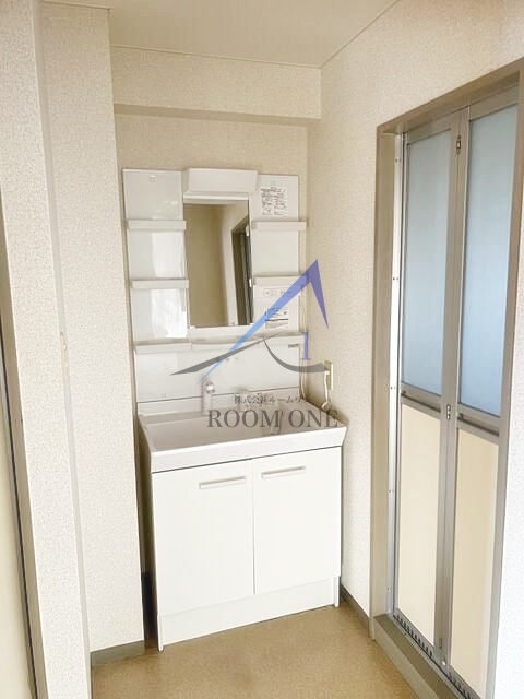 洗面設備　独立洗面台です。