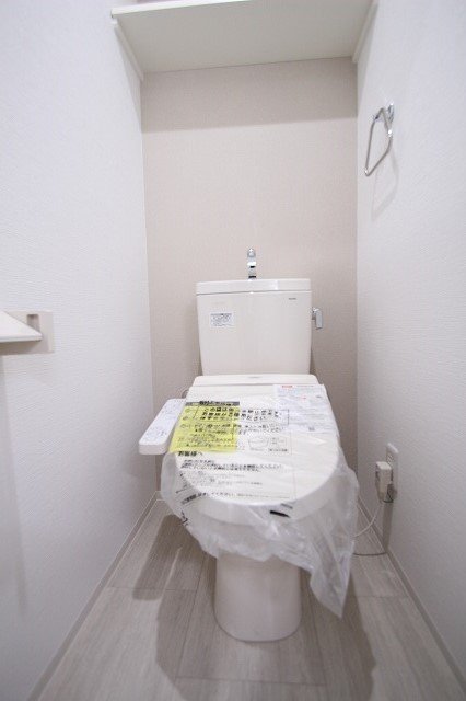 トイレ　同物件別号室の写真です。