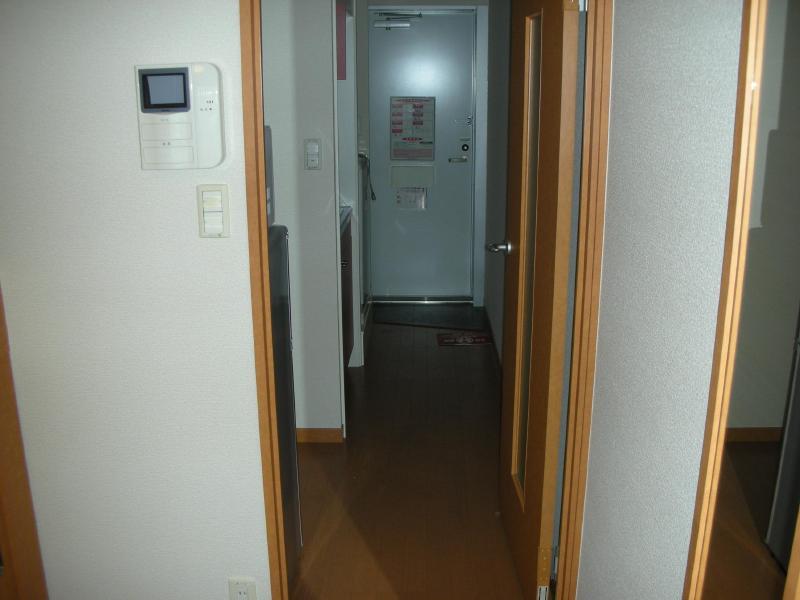 玄関　居室から玄関