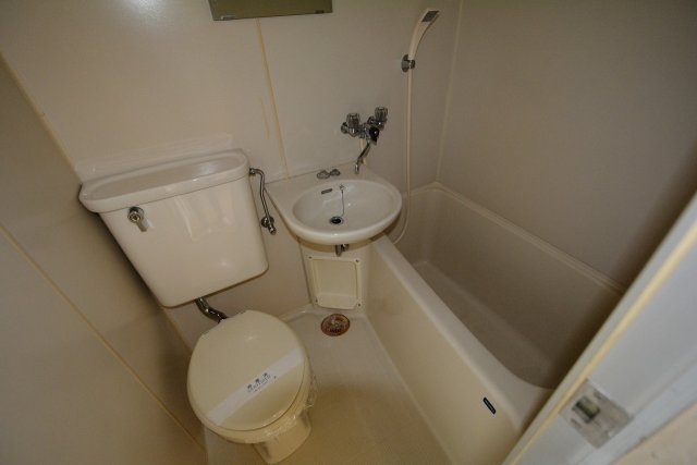 バス・シャワールーム　シンプルなユニットバスです！