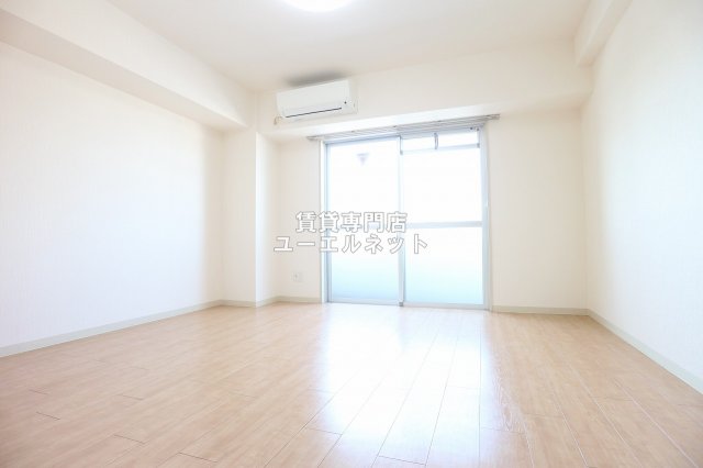 居室・リビング　ゆったりとくつろげる、落ち着きのある居室空間です