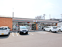 コンビニ　セブンイレブン小山犬塚4丁目店（コンビニ）まで487m