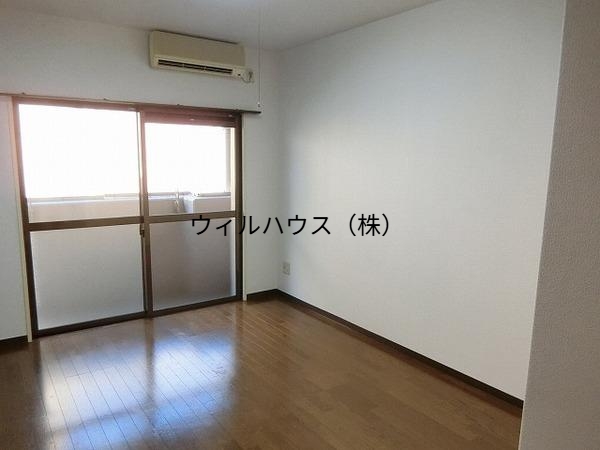 居室・リビング　広々洋室！