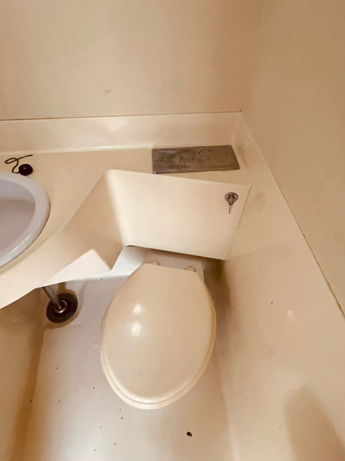 トイレ　※写真は別部屋です