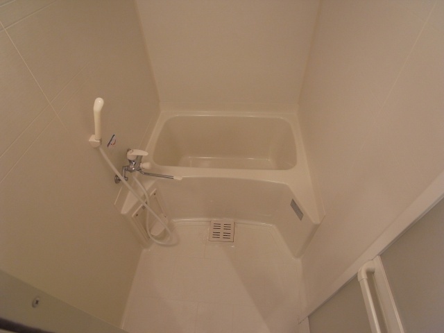 バス・シャワールーム　浴室乾燥機付きのバスルーム