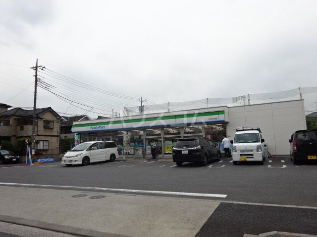 コンビニ　ファミリーマート六木四丁目店（コンビニ）まで989m