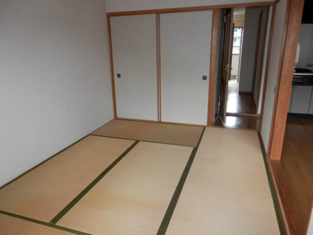 その他部屋・スペース　陽当りの良い和室のお部屋です。