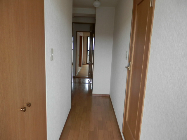 玄関　下駄箱付きの玄関です。